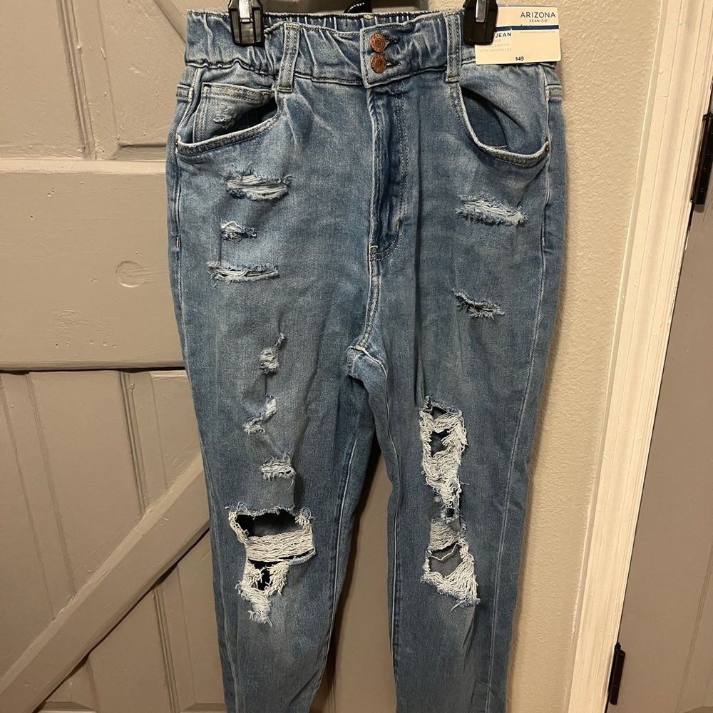 New with tags …Arizona mom, jeans with elastic waist and two buttons